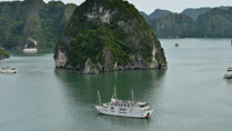 Luxury boat cruise on Halong Bay