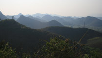 Les montagnes à Moc Chau