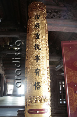 Un pilier doré de la maison