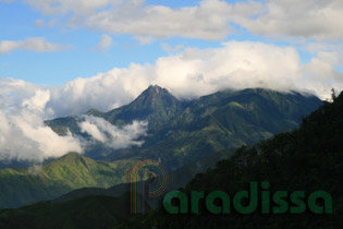 A clear view of Ngu Chi Son Mountain in Lai Chau on the trek