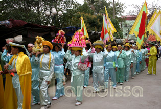 Ladies carrying offersings at the Do Temple Festival