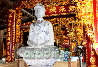 La statue est de 1,8 m de hauteur et est considérée comme le «trésor» du bouddhisme au Vietnam 