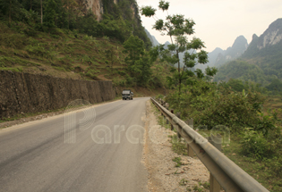 Truck moving to the top of Ma Phuc Pass