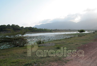 Un lac de l'eau douce sur l'île de Con Dao