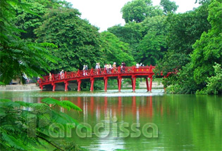 Le Pont de The Huc au lac Hoan Kiem - Hanoi - Vietnam