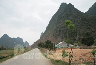 Chi Lang Passage by the mountains - Lang Son