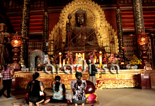 Worshipping altar at Bai Dinh Pagoda