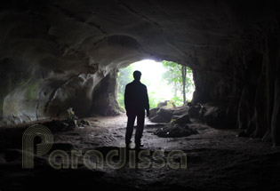 La grotte de préhistoriques hommes au parc national de Cuc Phuong