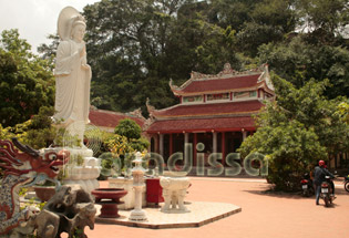 Non Nuoc Pagoda Ninh Binh