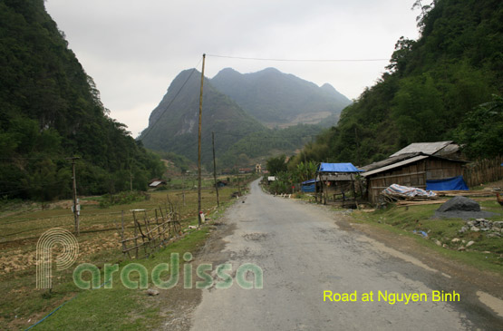 Road through the mountains at Nguyen Binh
