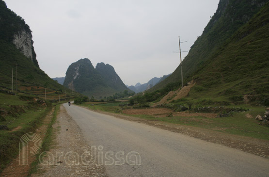 Captivating mountains at Trung Khanh