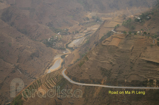 Road at Ma Pi Leng Pass