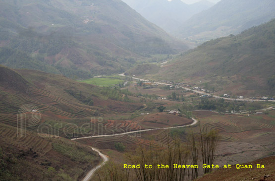 Scenic road to the Heaven Gate at Quan Ba