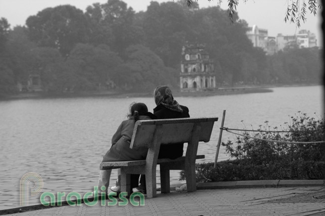 Grandmom and her grand-daughter by the Hoan Kiem Lake in Hanoi