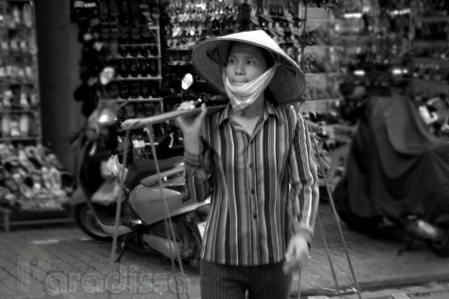 A street vendor in the Old Quarter of Hanoi