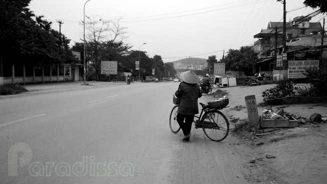Route 6 at Xuan Mai Town connects Hanoi and Hoa Binh