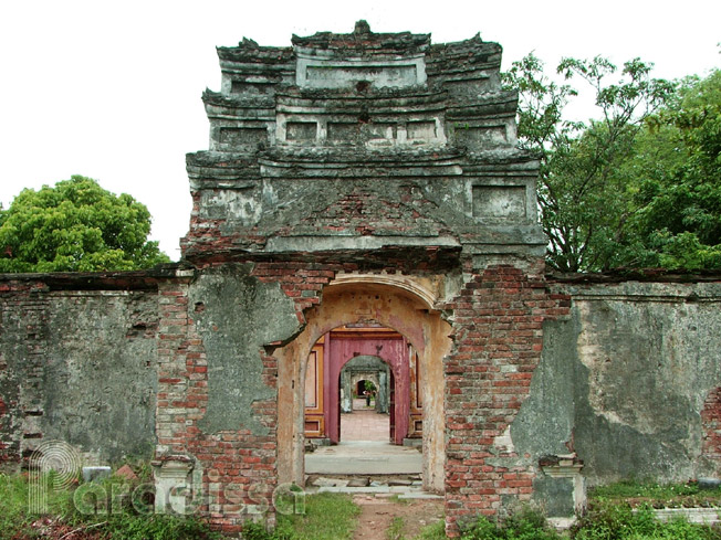 A weathered gate inside Hue Imperial City