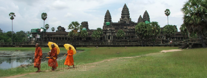 Moines bouddhistes à Angkor Wat