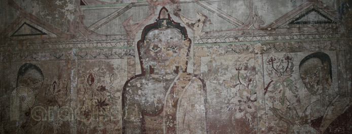 Une peinture murale à un temple à Bagan