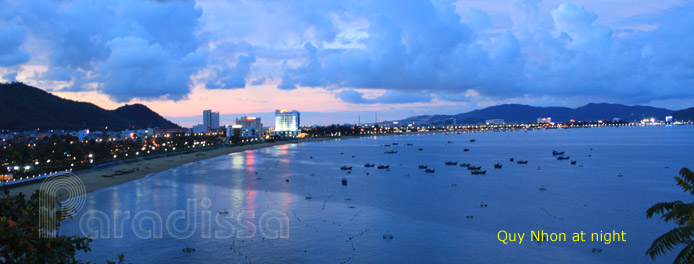 La plage de Quy Nhon dans la nuit