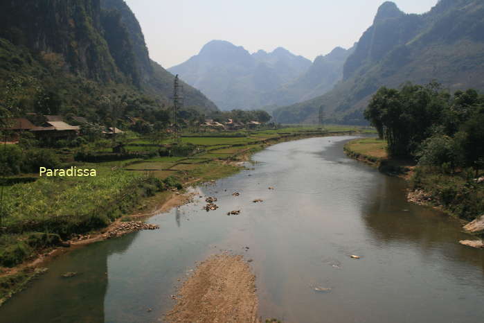 Idyllic landscape on the way to the Tham Pua Cave from the Bung Lao Bridge