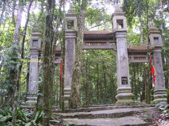 The Den Thuong Temple at the Ba Vi National Park