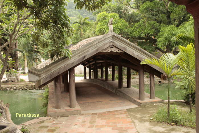 A covered bridge at the Thay Pagoda