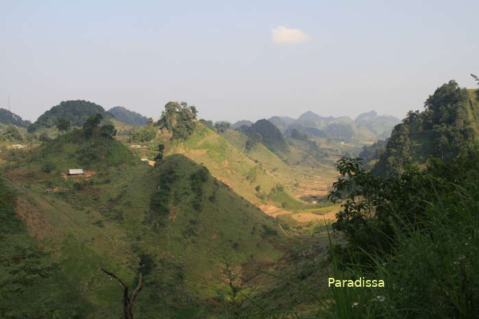 Captivating mountains at the Hang Kia Valley