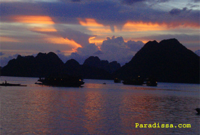 l'Aube sur la Baie de Ha Long l'Aube sur la Baie de Ha Long