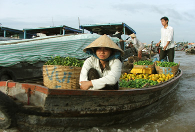 Un marché flottant sur le Mékong Un marché flottant sur le Mékong