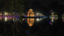 Hoan Kiem Lake at night