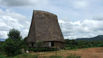 Nha Rong (Maison traditionelle) à Kon Tum au Vietnam