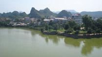 La bordure de la rivière de Ky Cung, Lang Son au Vietnam