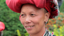 Une dame de Dzao Rouge à Sapa