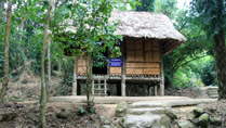 La cabane ancienne de Ho Chi Minh au district de Dinh Hoa, Thai Nguyen