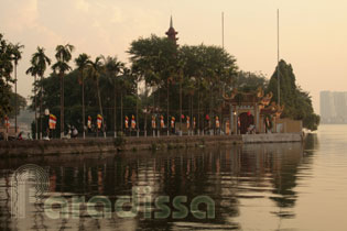 One Pillar Pagoda Hanoi Vietnam tran quoc pagoda gate