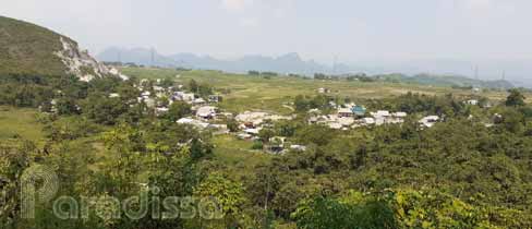 Rice fields and valleys below the Thung Khe Pass