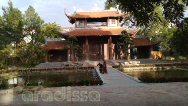 The main gate to the Nom Pagoda