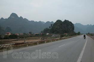 Montagnes à Chi Lang, Lang Son, Vietnam