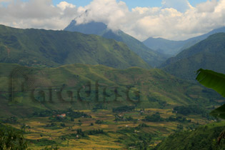 A breath taking view of mountains and rice terraces when starting the trek