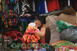 A mother and baby at Can Cau market