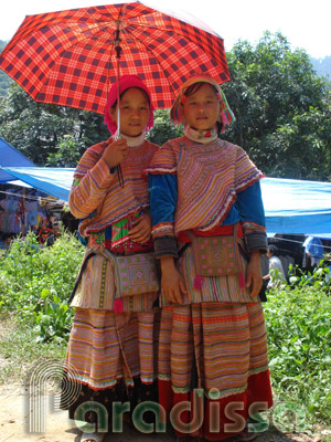 Flower Hmong ladies at the Coc Ly Market, Lao Cai