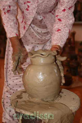 Bau Truc Ceramic Village