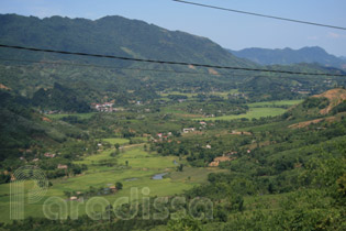 Deo Con (Con Pass) between Phu Tho and Son La Provinces Deo Con (Con Pass) between Phu Tho and Son La Provinces