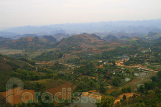 Sublime mountains and valleys at Mai Son, Son La Sublime mountains and valleys at Mai Son, Son La