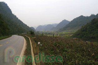 Scenic route 6 running through breathtaking nature at Van Ho, Son La