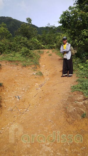 The trek to the summit of the Ta Xua Mountain starts at the Ta Xua Village (Hmong People)