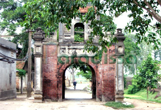 Gate to Tho Ha Village