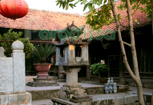 L'autel à la pagode de But Thap