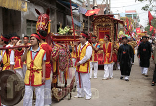 More offering at the Do Temple Festival